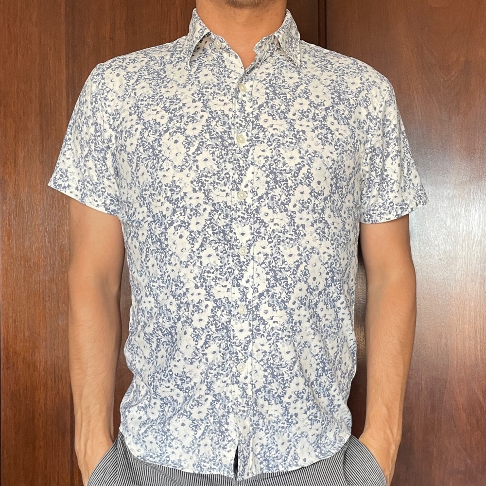 Abercrombie & Fitch Blue and White Casual Button Down Shirt